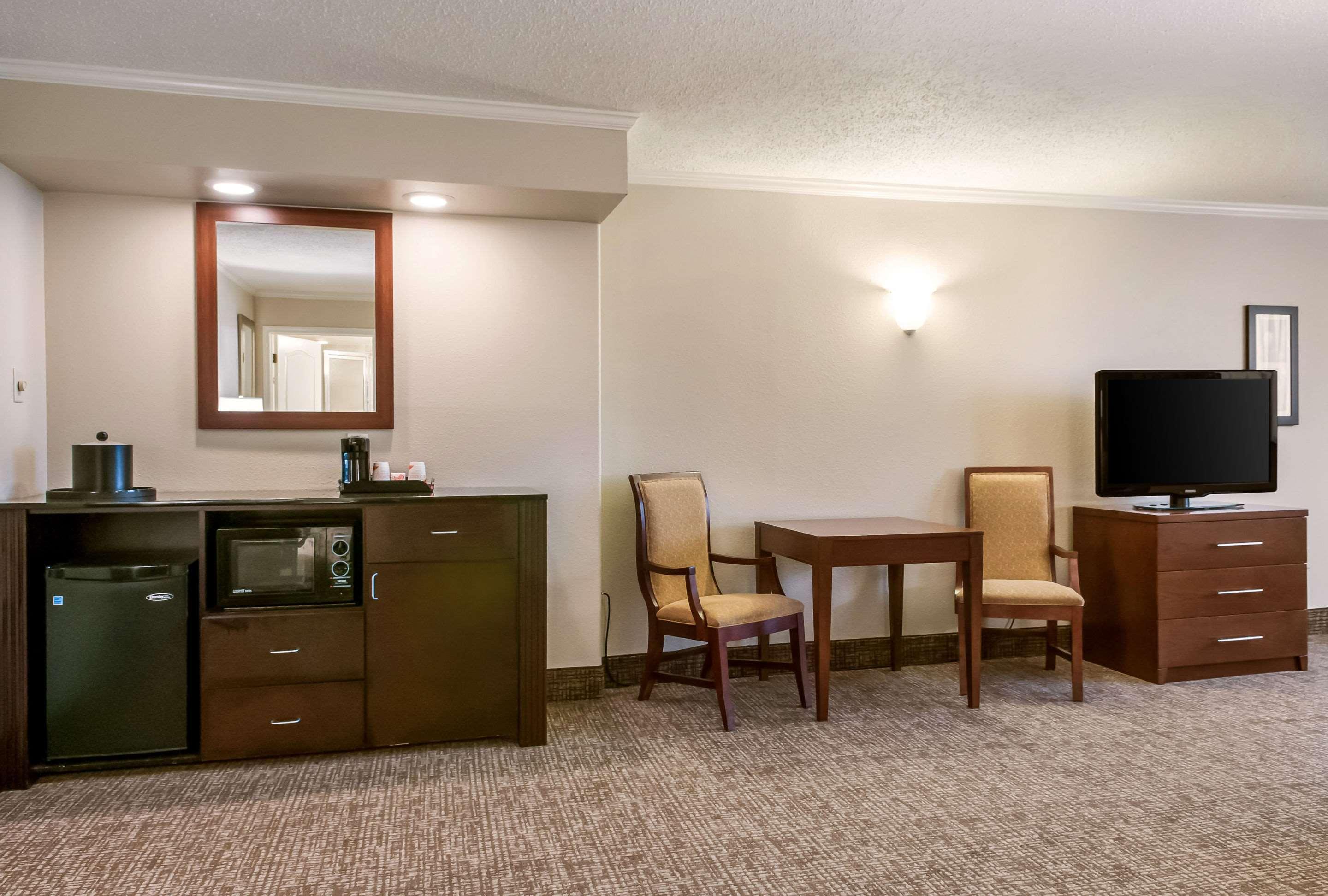 Comfort Inn & Suites At Copeland Tower Metairie Exterior foto